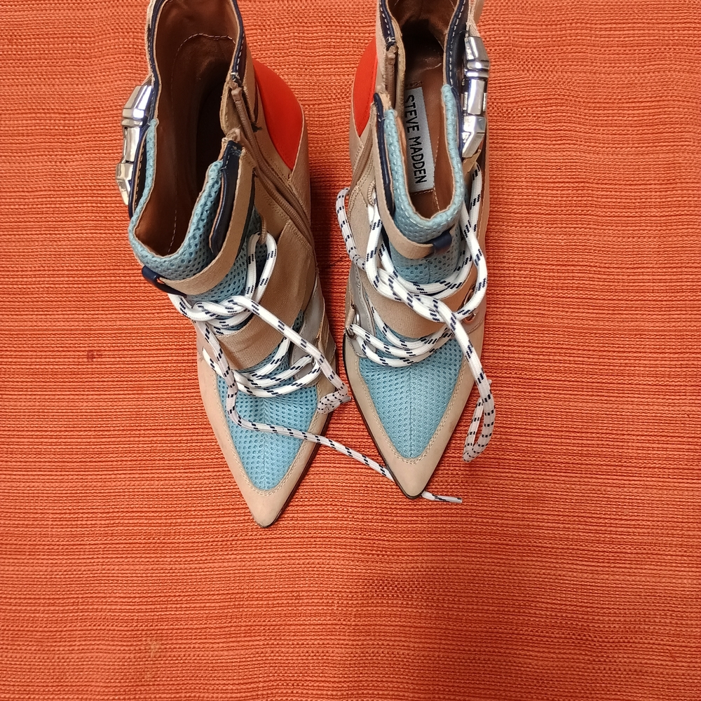 Steve Madden Women's Multicolor Lace-Up Shoes